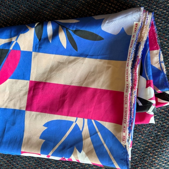 4 Yards of Fabric - 44 inch wide - Picture 4 of 4
